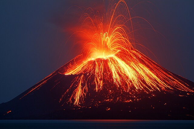 vulcano-Krakatau.jpg